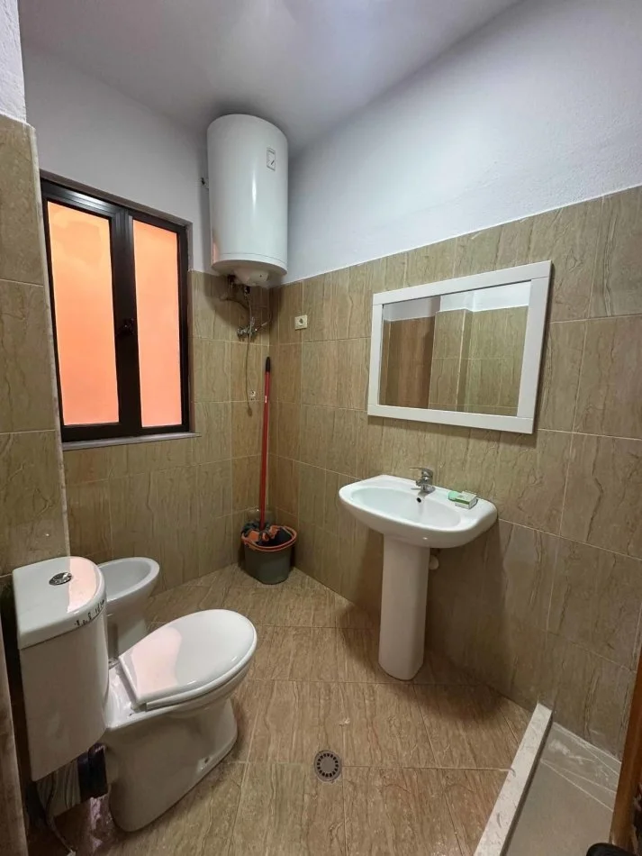Tirana, affitto appartamento 2+1 Piano 3, 75 m² 450 € (ASTIR)
