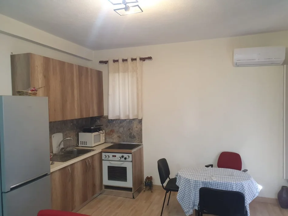 Tirane, jepet me qera apartament 1+1 Kati 1, 60 m² 450 € (Selitë)