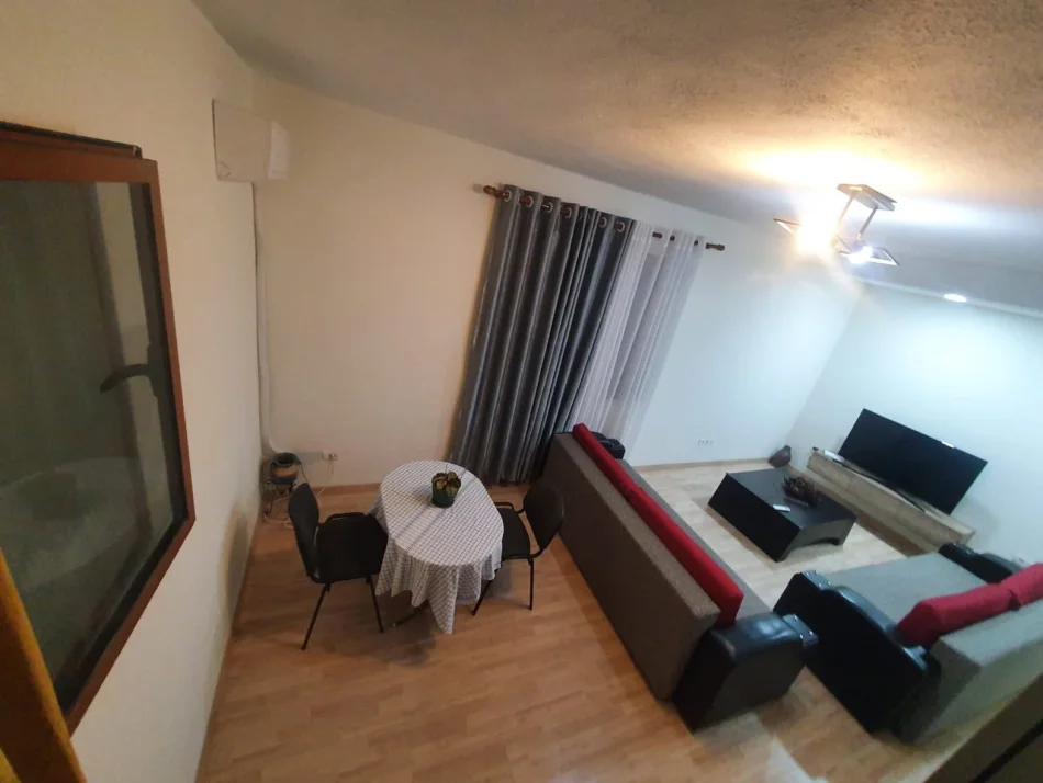 Tirane, jepet me qera apartament 1+1 Kati 1, 60 m² 450 € (Selitë)
