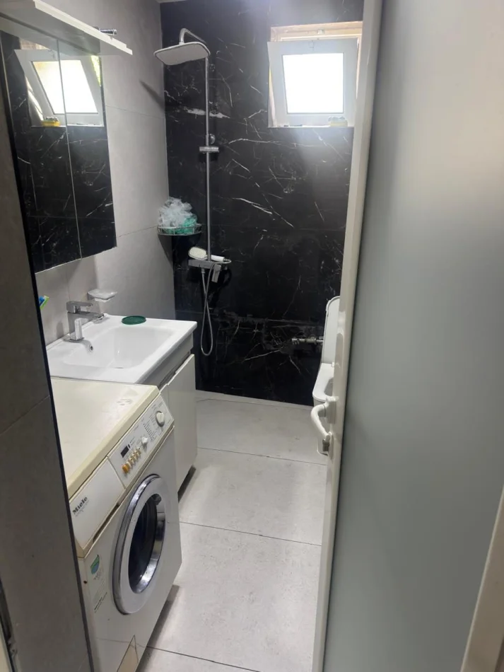 Tirane, Apartment 3+1 for Rent, First Floor, 110 m², 550 € (Fresku)