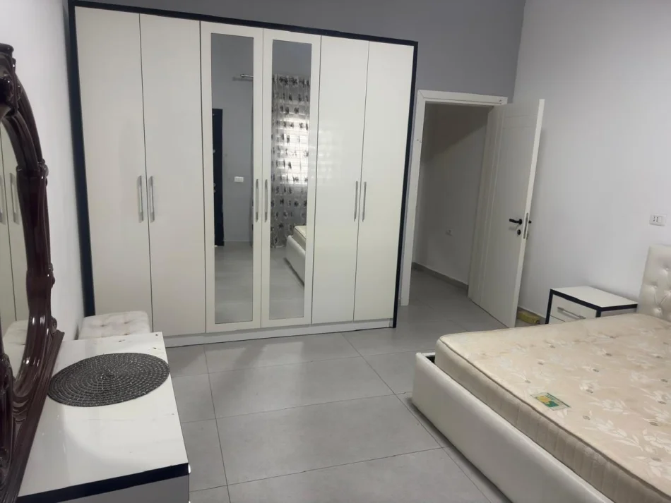 Tirane, Apartment 3+1 for Rent, First Floor, 110 m², 550 € (Fresku)