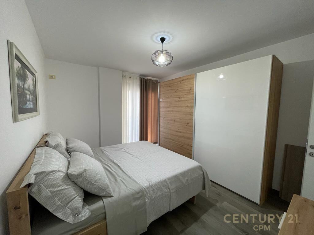 TEK LIQENI THATE JAPIM ME QIRA APARTAMENT 1+1