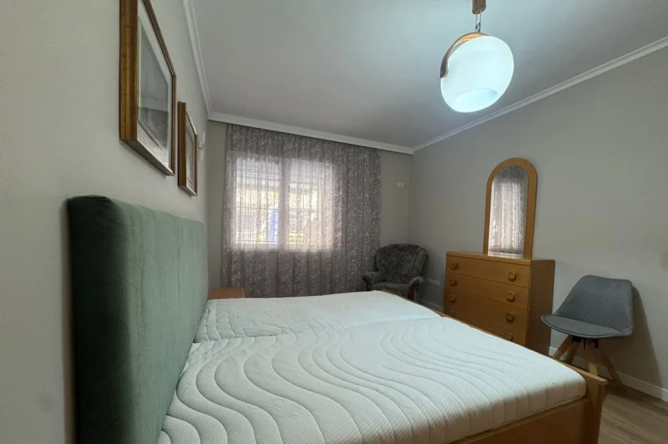 Tirana, affitto appartamento 2+1 Piano 1, 75 m² 800 € (Blloku)