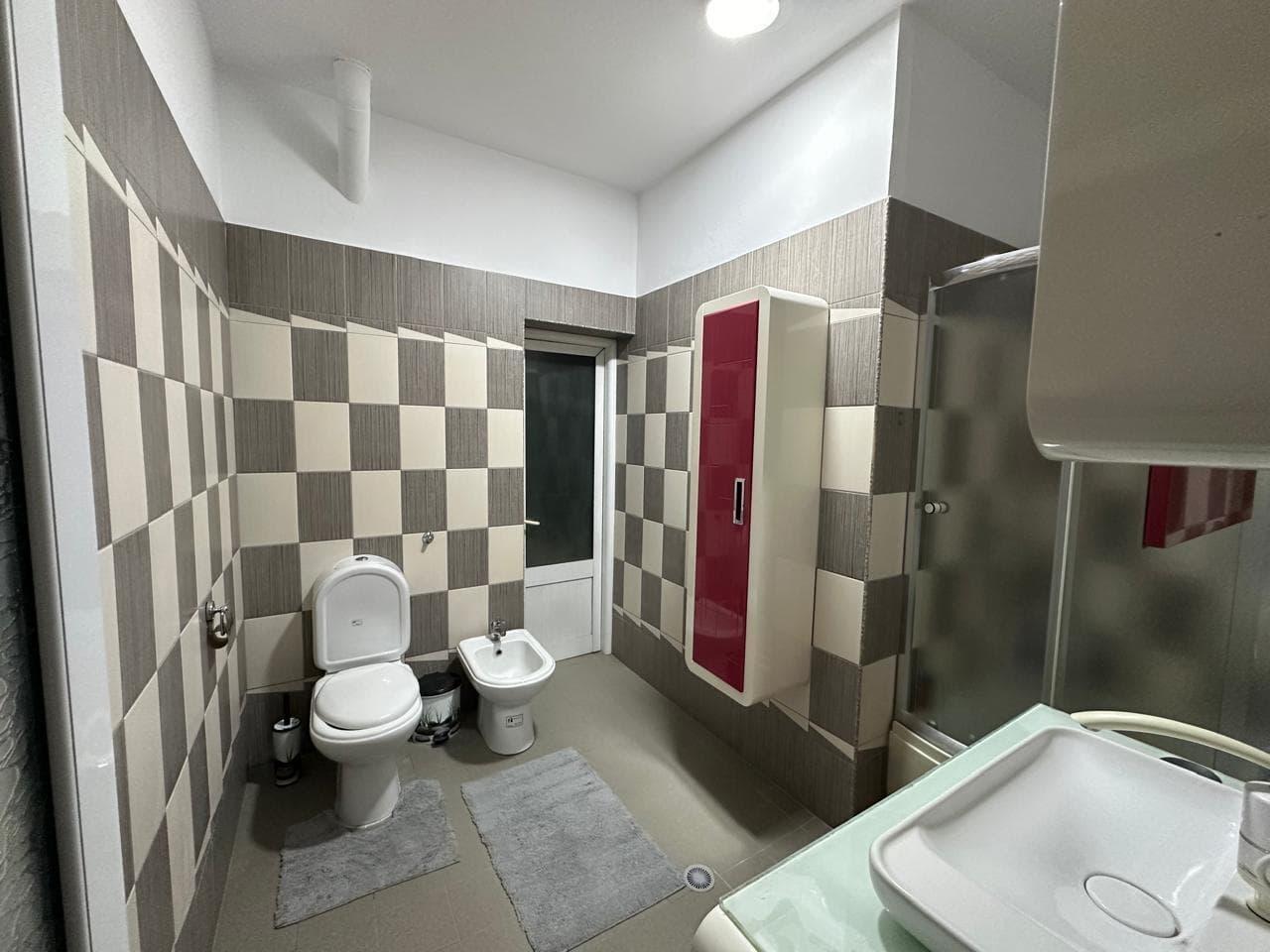 Villa in affitto con terrazza 3+1 in Fusha e Aviacionit, (ID BV22109), Tirana