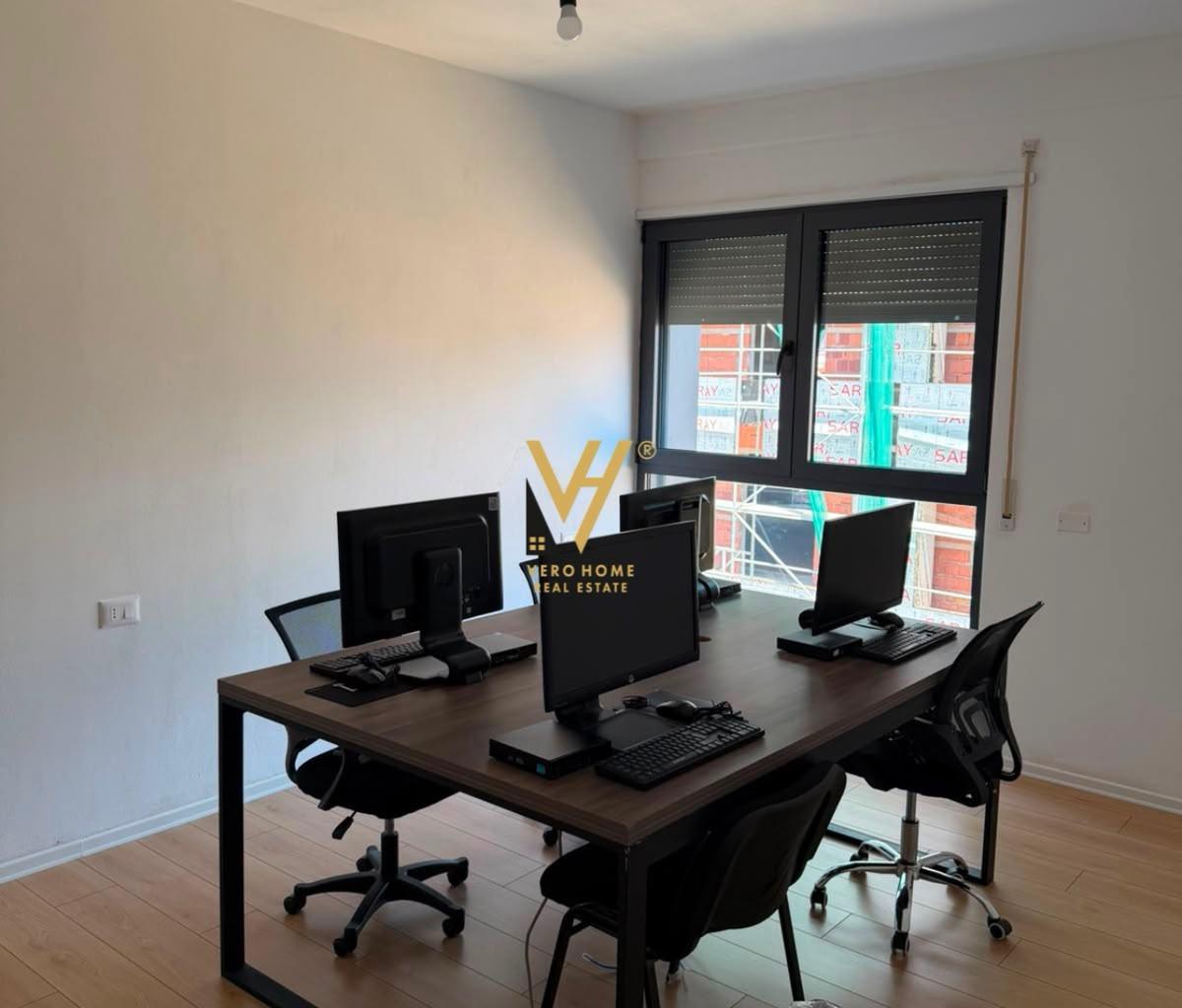 JEPET ZYRE 122 M2 ME QIRA TE BULEVARDI I RI 1.500 EURO