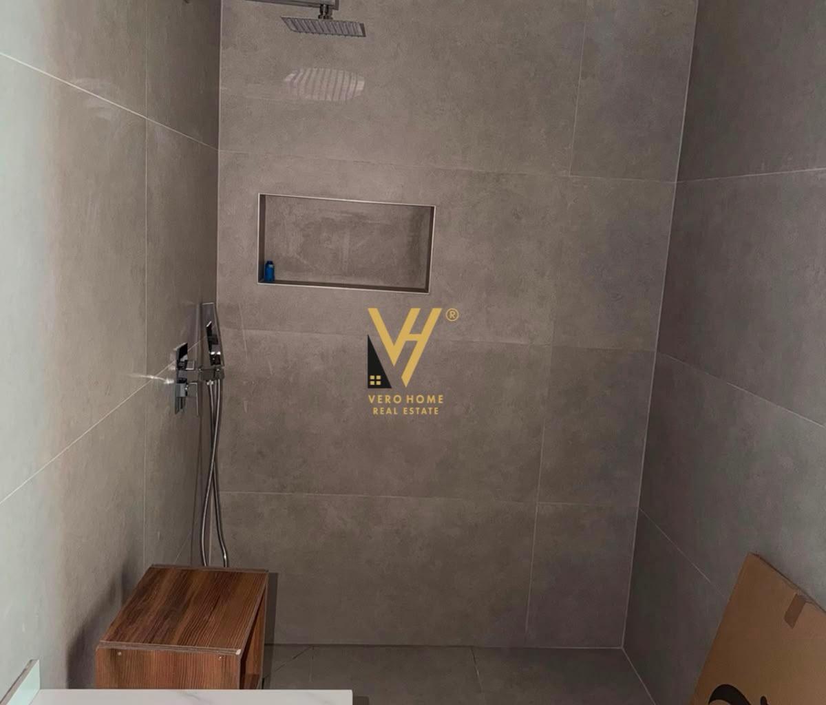 JEPET ZYRE 122 M2 ME QIRA TE BULEVARDI I RI 1.500 EURO