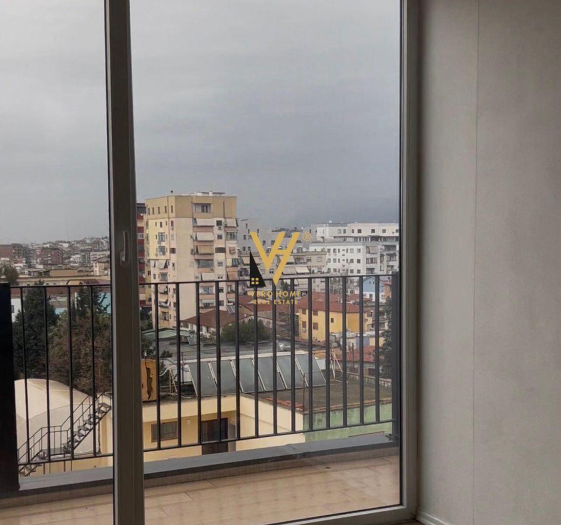 Affitto monolocale di 65 m² con balcone in via Riza Cerova a 450 euro