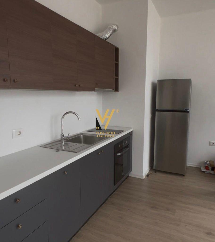 Affitto monolocale di 65 m² con balcone in via Riza Cerova a 450 euro