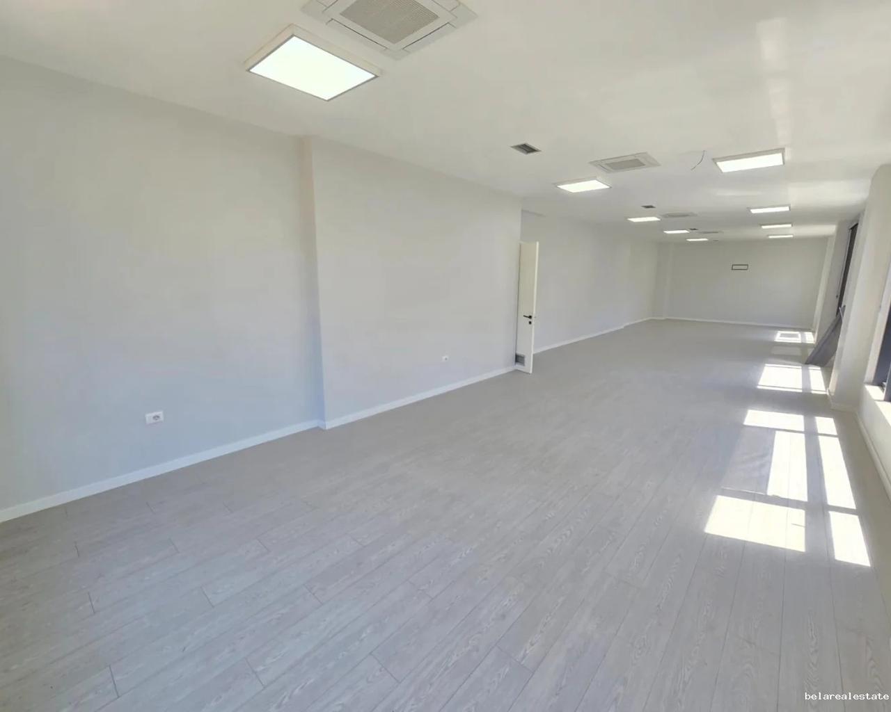 Ufficio in affitto vicino al Mercato (ID BZ21009) Tirana