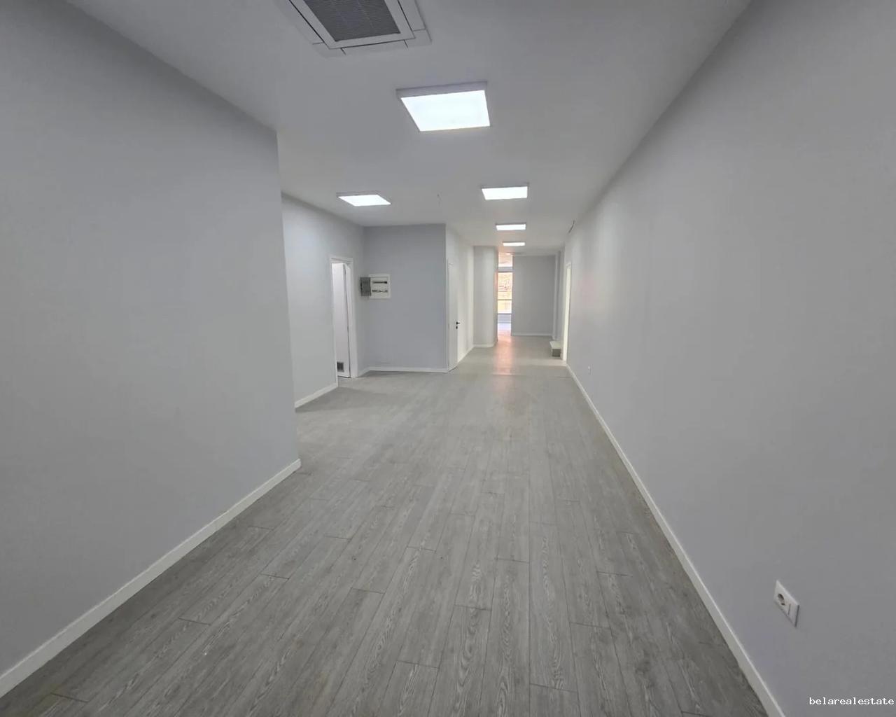 Ufficio in affitto vicino al Mercato (ID BZ21009) Tirana