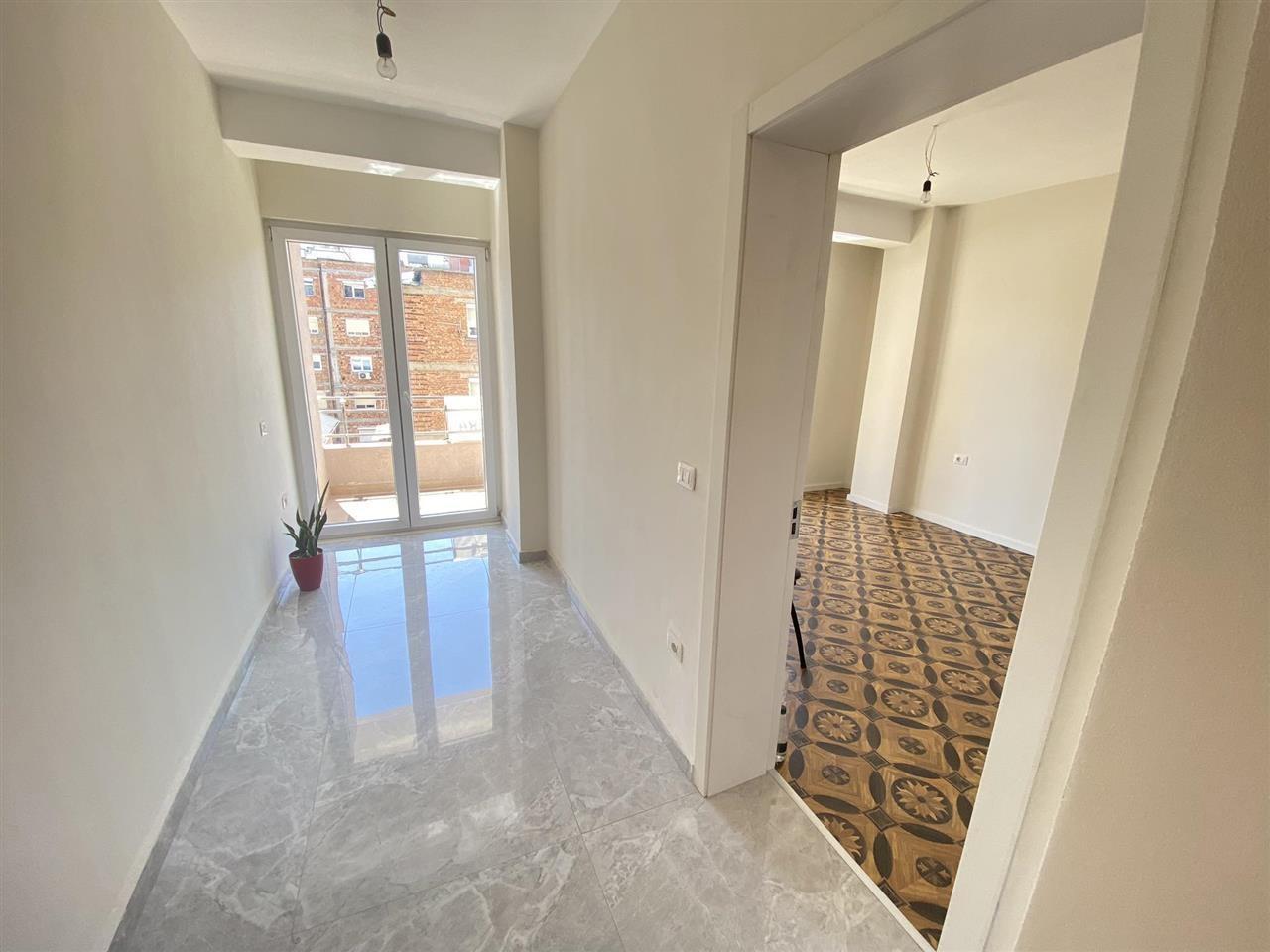 Ufficio in affitto a Myslym Shyr (ID BZ21007) Tirana