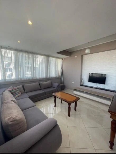 Tirane, vendesi appartamento 2+1+Balcone Piano 4, 98 m² 186.000 € (IN PARCHEGGIO)