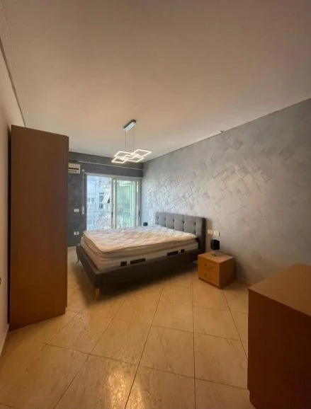 Tirane, vendesi appartamento 2+1+Balcone Piano 4, 98 m² 186.000 € (IN PARCHEGGIO)