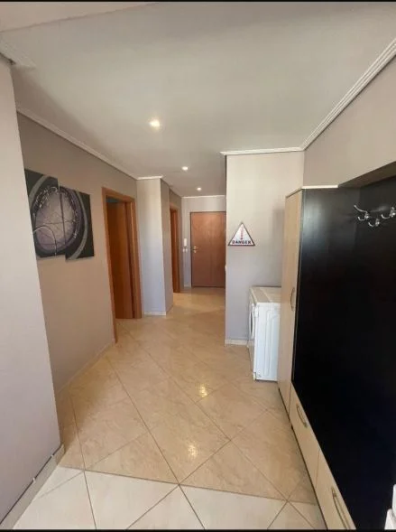 Tirane, vendesi appartamento 2+1+Balcone Piano 4, 98 m² 186.000 € (IN PARCHEGGIO)
