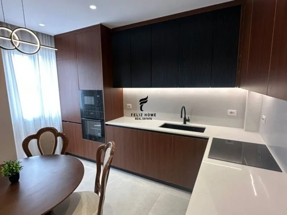 Tirane, vendesi appartamento 2+1 Piano 3, 110 m² 250.000 € (VIA MINE PEZA)
