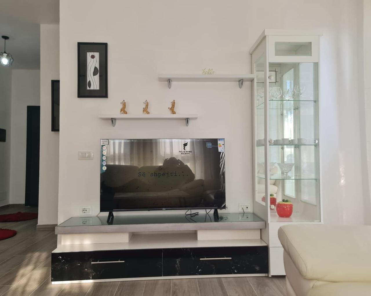Appartamento con 1+1 camere, 5 piani, 50.000 LEKE FH-75773