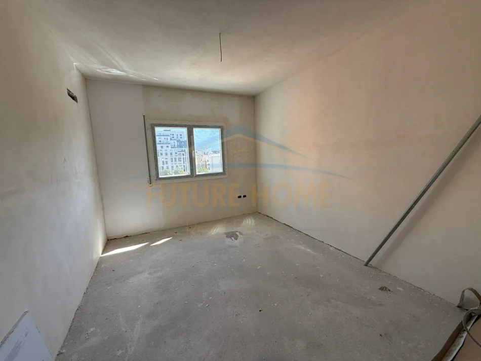 Tirana, For Sale 2+1+2 Apartment + Parking Spot, 5th Floor, 98 m², €275,000 (Red School)