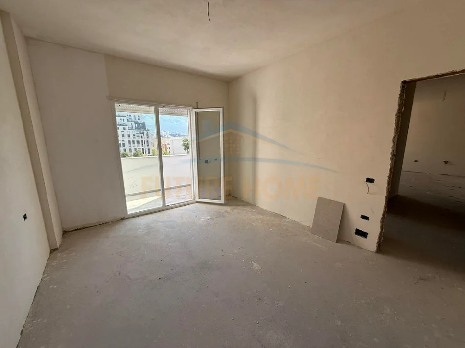 Tirana, For Sale 2+1+2 Apartment + Parking Spot, 5th Floor, 98 m², €275,000 (Red School)