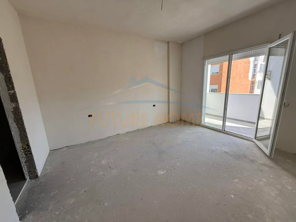 Tirana, For Sale 2+1+2 Apartment + Parking Spot, 5th Floor, 98 m², €275,000 (Red School)