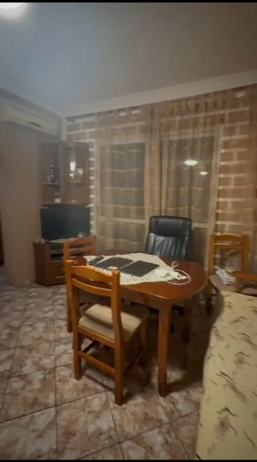 Tirane, affitto appartamento 1+1 Piano 4, 100 m² 450 € (Rruga e Durrësit)