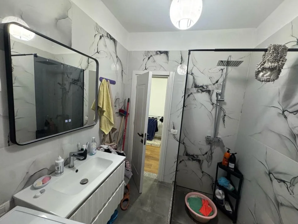 Tirane, vendesi appartamento 2+1 Piano 10, 90 m² 155.000 € (PORCELAN)
