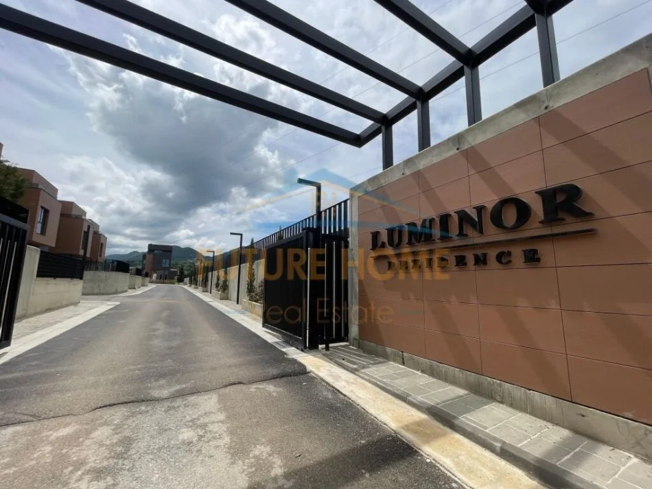 Tirana, vendi Vile, 350 m² 800.000 € (Luminor Residence, vicino a TEG)