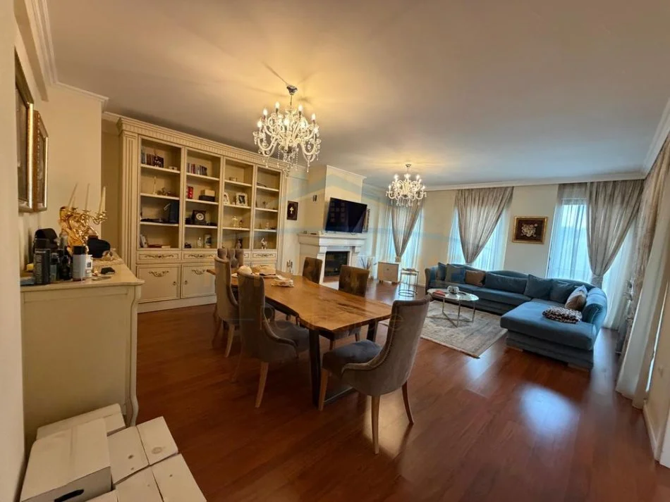 Tirana, Apartment for Sale 3+1+2+2 Poste Parking, 6th/7th Floor, 180 m² 850,000 € (Elbasani Street)