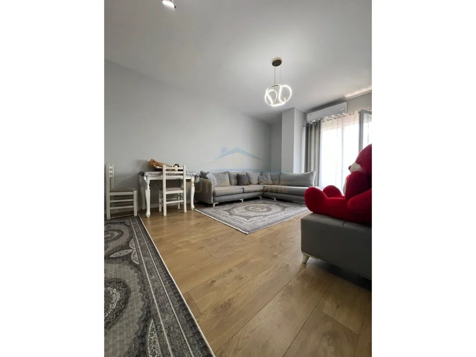 Tirana, For Sale 2+1 Apartment + Parking Spot, 6th Floor, 92 m² €174,800 (Rruga e Dibrës)