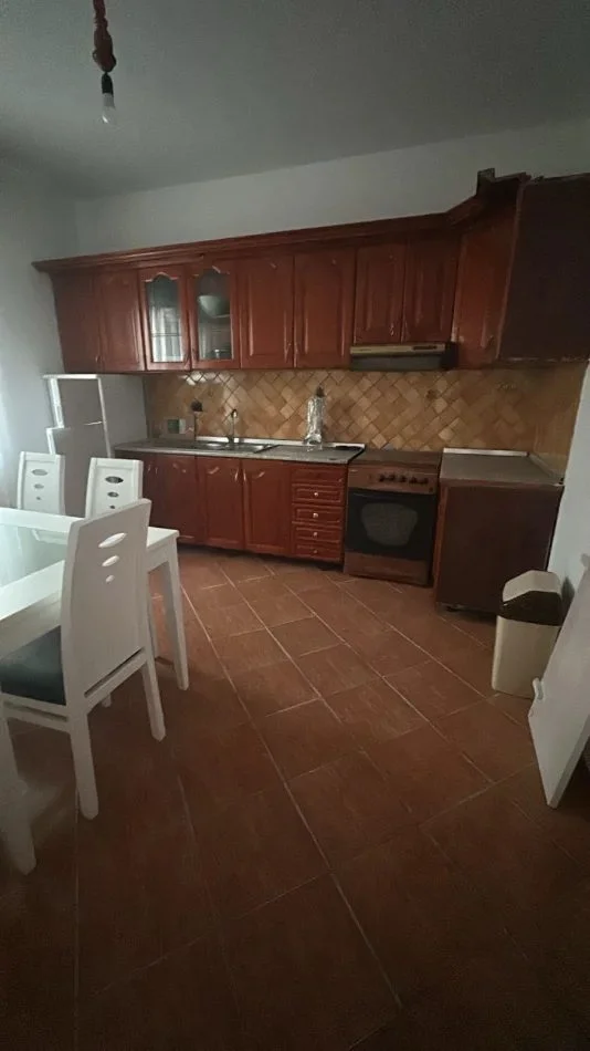 Tirana, 3+1 Apartment for Rent, First Floor, 130 m², €400 (Alias)