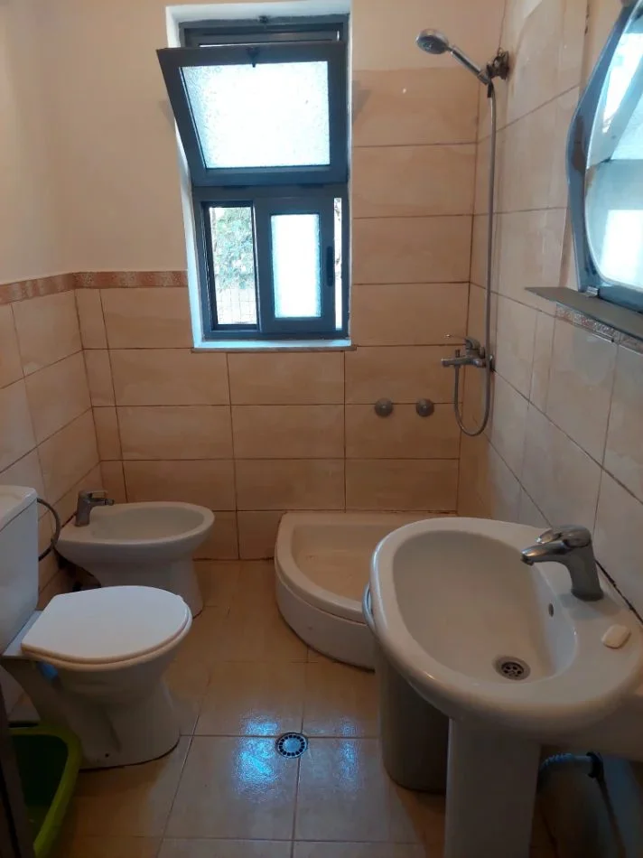 Tirana, 3+1 Apartment for Rent, First Floor, 130 m², €400 (Alias)