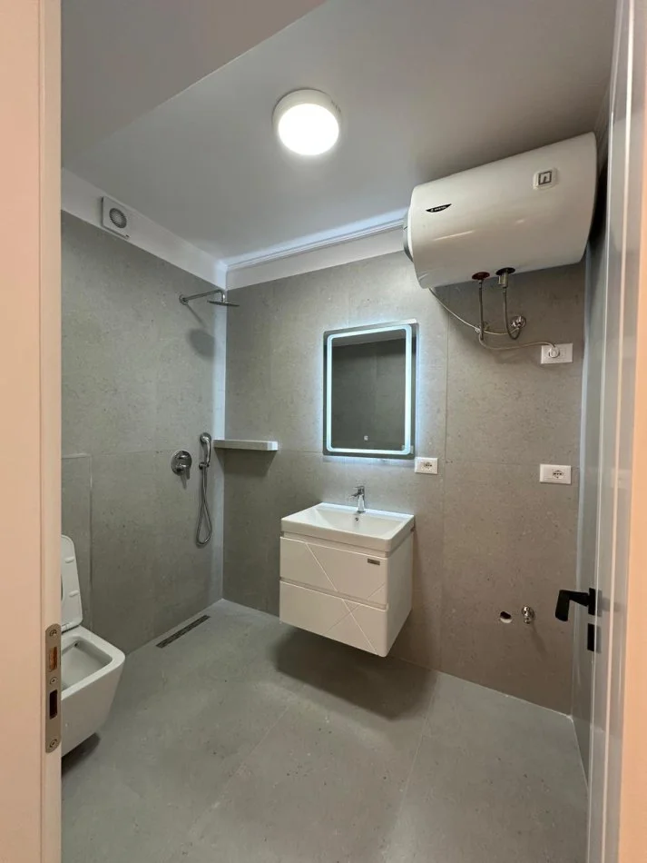 Tirane, vendesi appartamento 2+1 Piano 4, 65 m² 118.000 € (porcellana)
