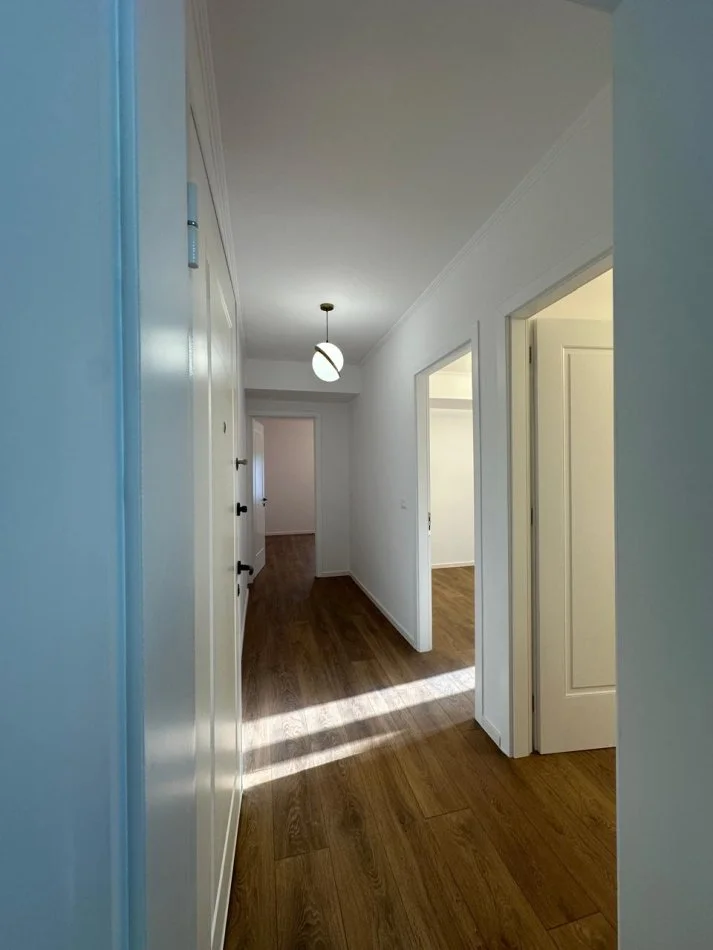 Tirane, vendesi appartamento 2+1 Piano 4, 65 m² 118.000 € (porcellana)