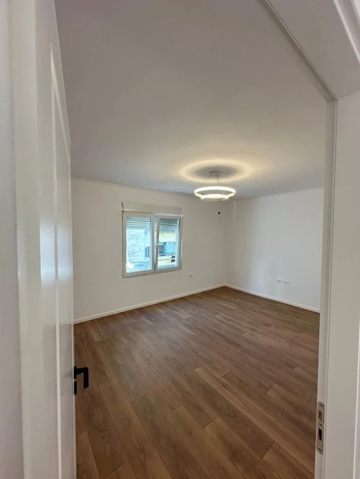 Tirane, vendesi appartamento 2+1 Piano 4, 65 m² 118.000 € (porcellana)