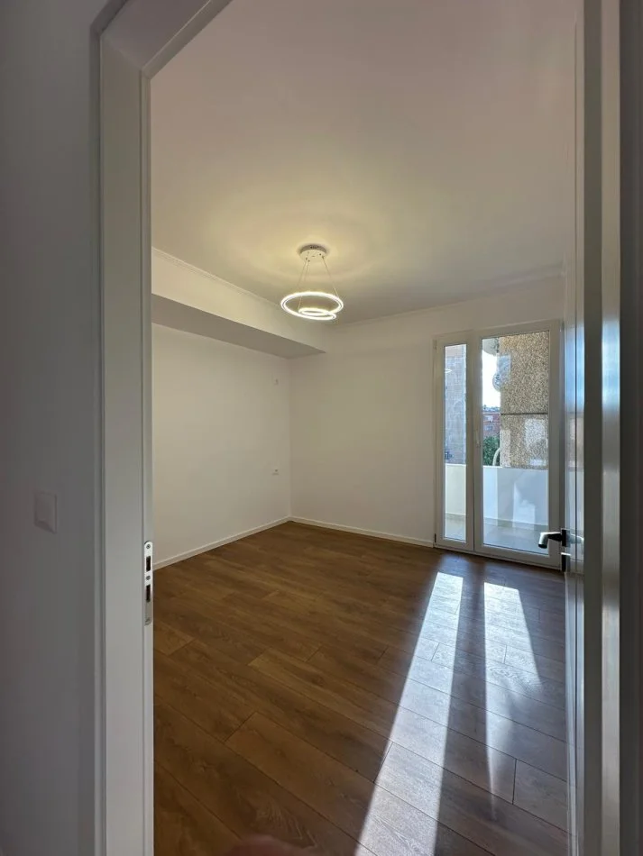 Tirane, vendesi appartamento 2+1 Piano 4, 65 m² 118.000 € (porcellana)