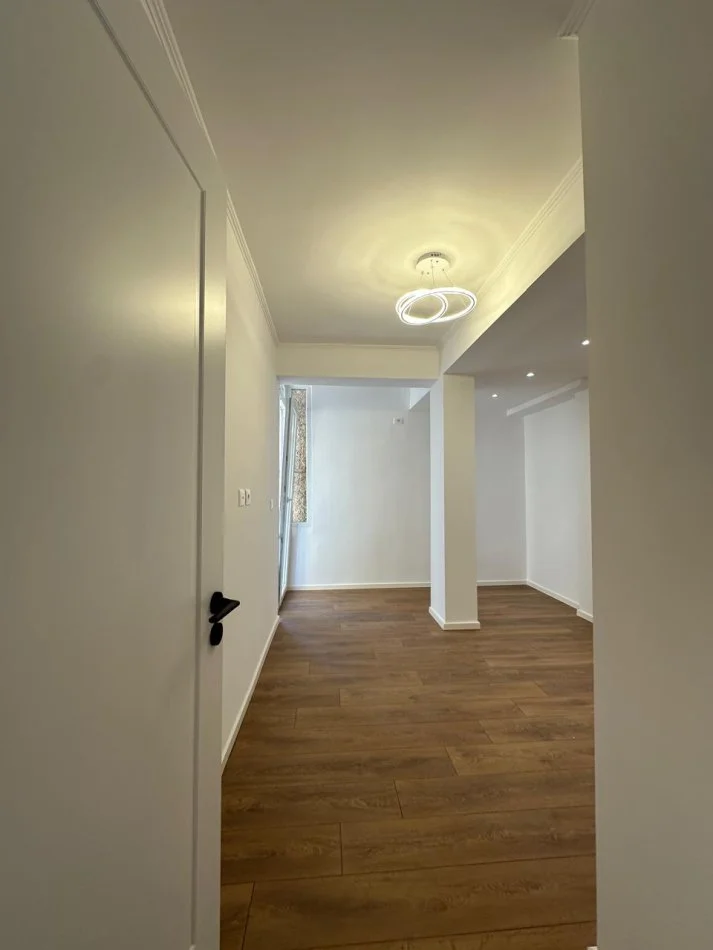 Tirane, vendesi appartamento 2+1 Piano 4, 65 m² 118.000 € (porcellana)