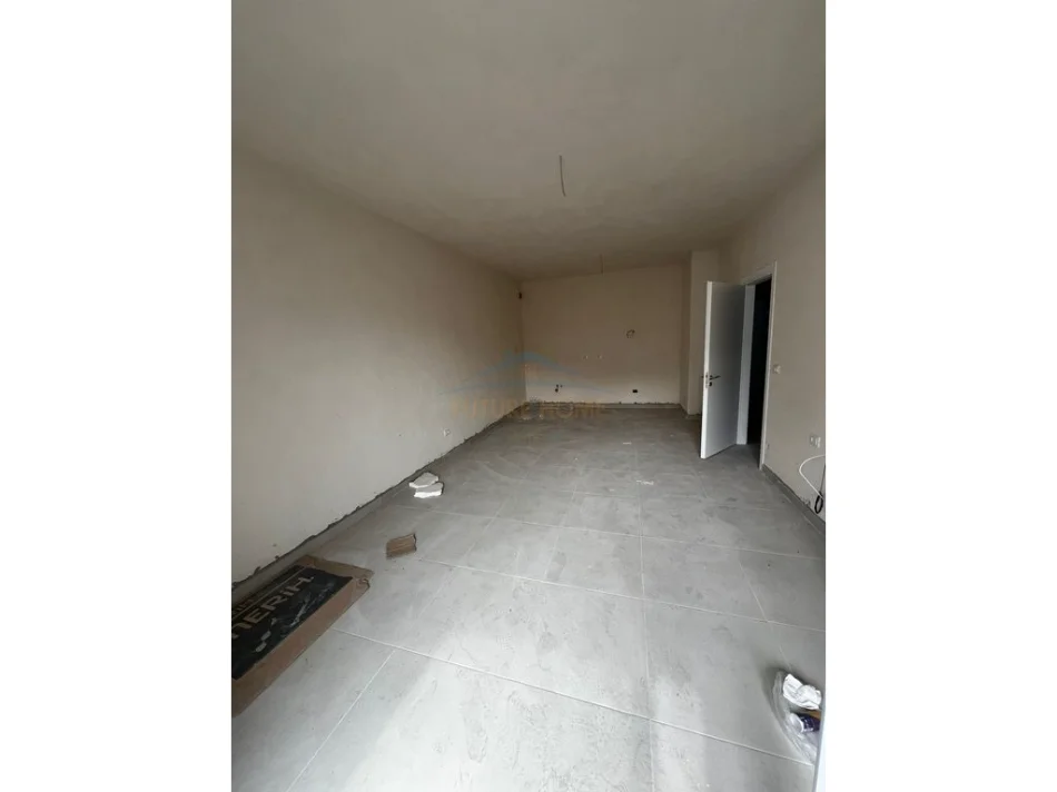 Tirane, for Sale 2+1+2 Apartment, 1st Floor, 116 m², €195,000 (5 Maji)