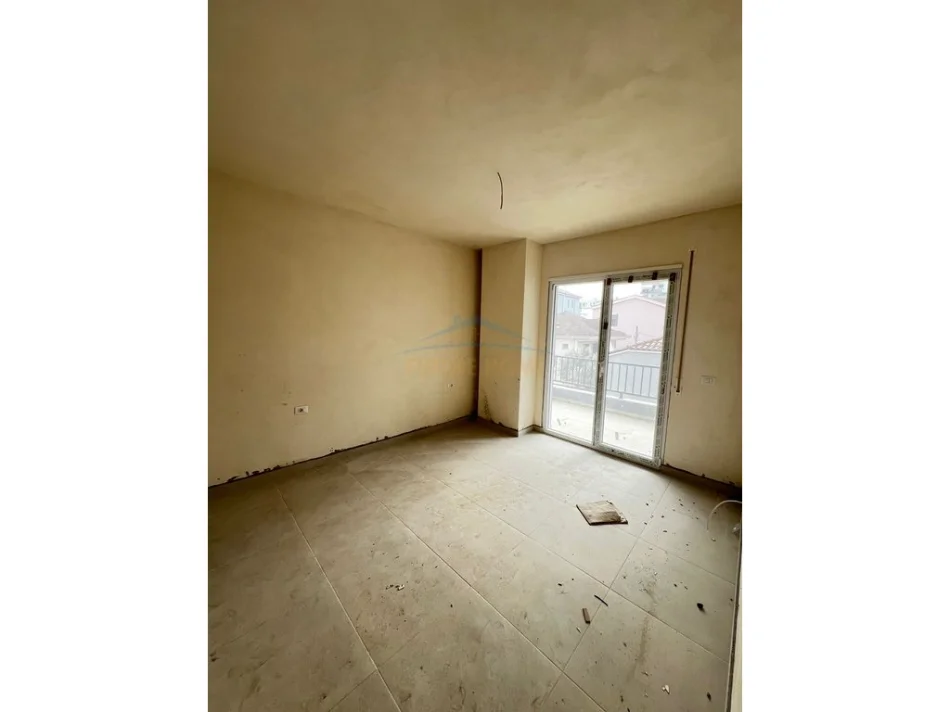 Tirane, for Sale 2+1+2 Apartment, 1st Floor, 116 m², €195,000 (5 Maji)