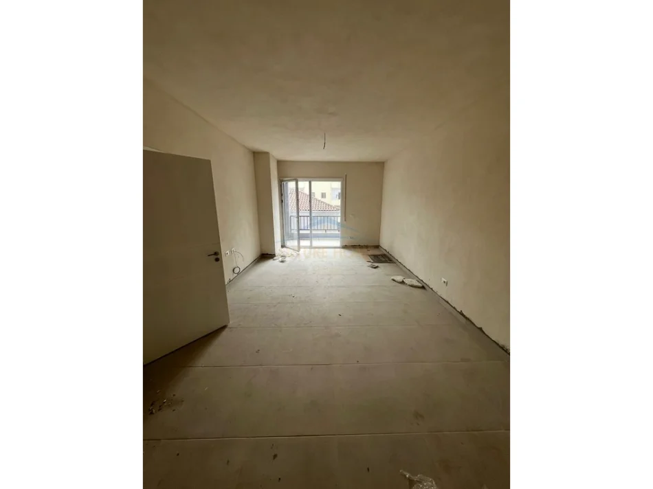 Tirane, for Sale 2+1+2 Apartment, 1st Floor, 116 m², €195,000 (5 Maji)