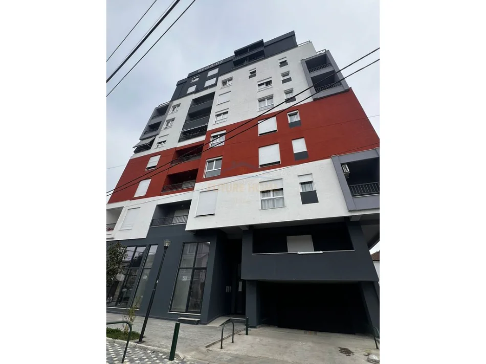 Tirane, for Sale 2+1+2 Apartment, 1st Floor, 116 m², €195,000 (5 Maji)