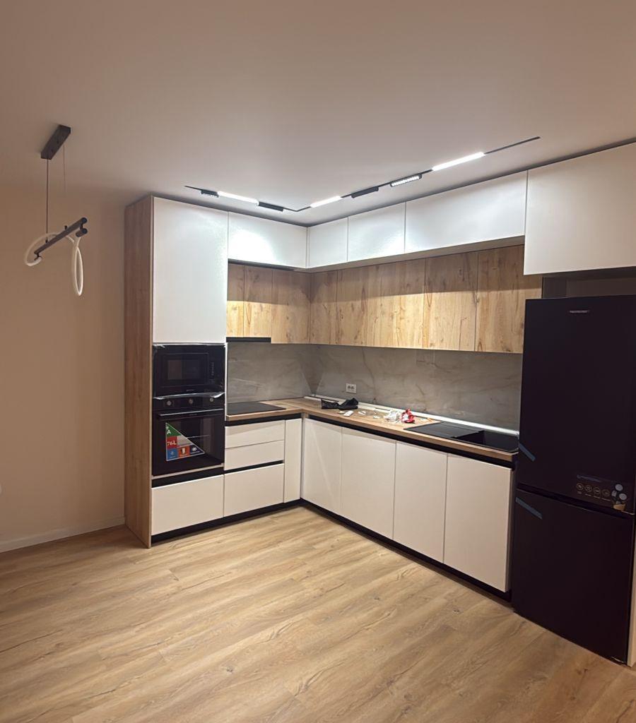 Ufficio in affitto (85m2): 60.000 Lekë/Mese 📍Ex Piazza Shqiponja