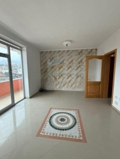 Vendesi Villa di 4 piani con 4 ingressi – Sopra le Ville Tedesche
