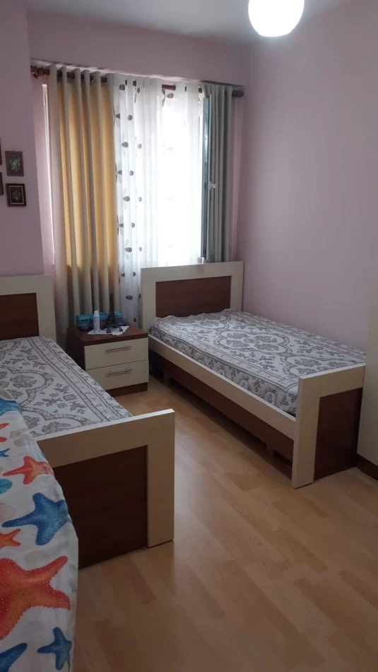 Tirana, affitto di appartamento 2+1 al terzo piano, 100 m² a 650 € (Via Jordan Misja)