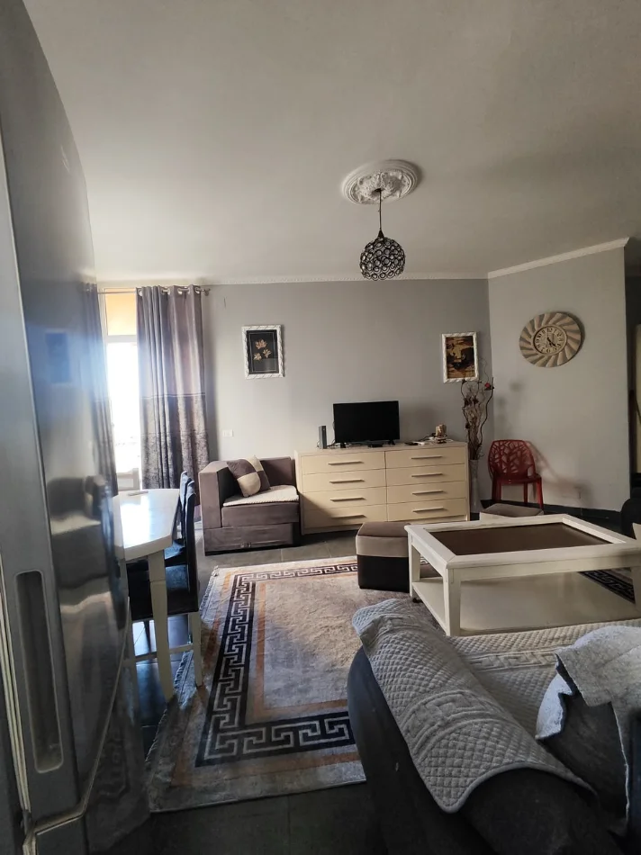 Tirana, appartamento in affitto 1+1+Balcone Piano 3, 73 m² 400 € (Astir)