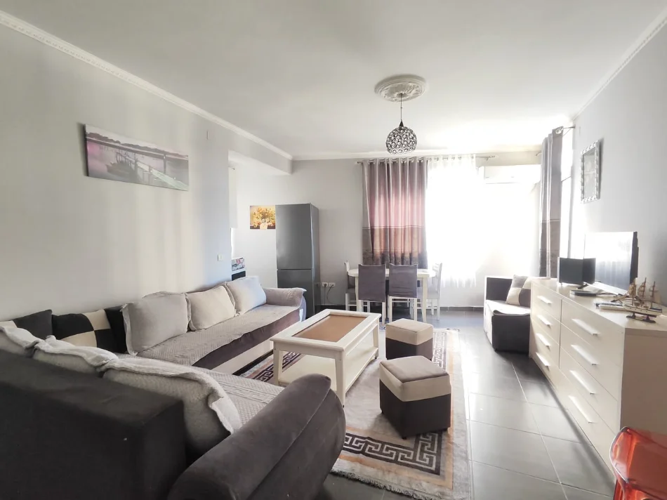 Tirana, appartamento in affitto 1+1+Balcone Piano 3, 73 m² 400 € (Astir)