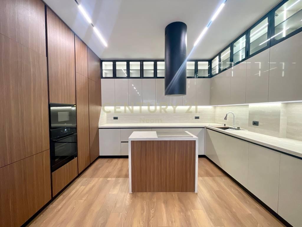 AFFITTO, VILLA RESIDENZIALE FOREST, LAGO DI SECCO!