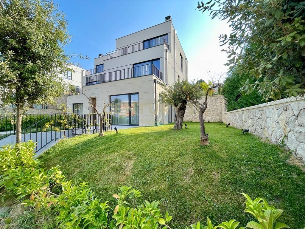 AFFITTO, VILLA RESIDENZIALE FOREST, LAGO DI SECCO!