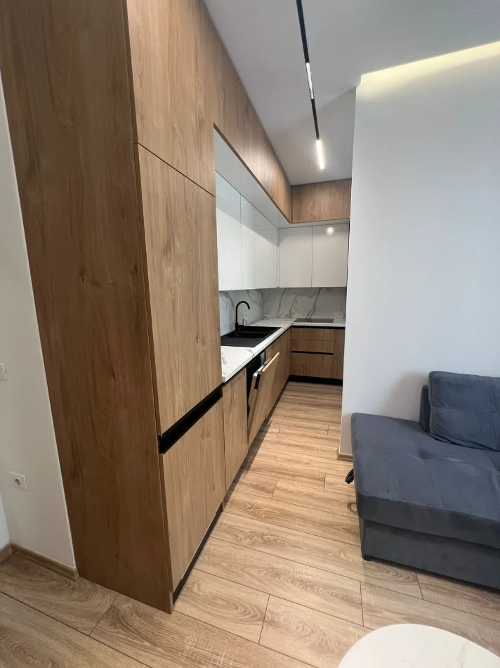 Tirane, affitto mensile appartamento 2+1 Piano 7, 100 m² 1.000 € (COMUNE DI PARISIT)