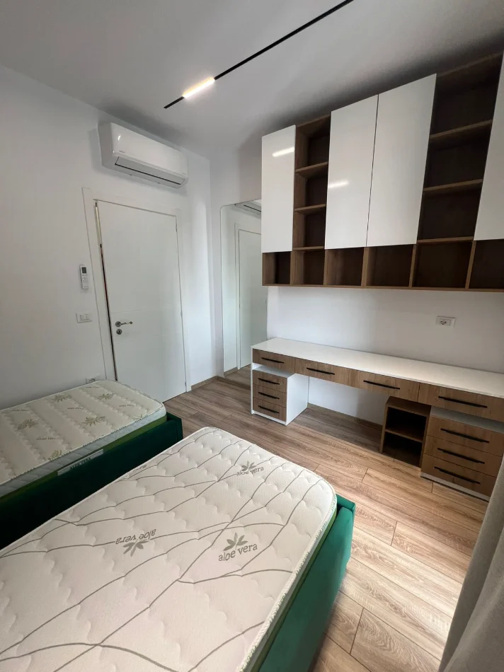 Tirane, affitto mensile appartamento 2+1 Piano 7, 100 m² 1.000 € (COMUNE DI PARISIT)