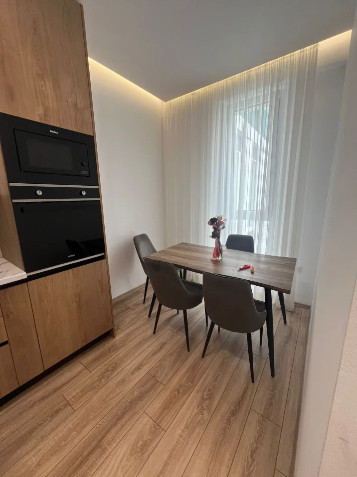 Tirane, affitto mensile appartamento 2+1 Piano 7, 100 m² 1.000 € (COMUNE DI PARISIT)