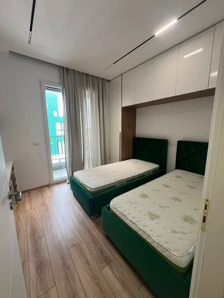 Tirane, affitto mensile appartamento 2+1 Piano 7, 100 m² 1.000 € (COMUNE DI PARISIT)